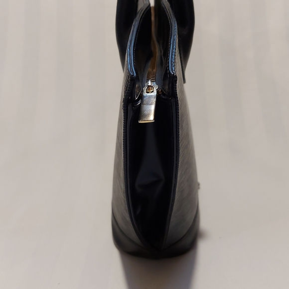 $✨ 4/100 $✨. HARDBODY HAND BAG EPI SAINT - Picture 4 of 10